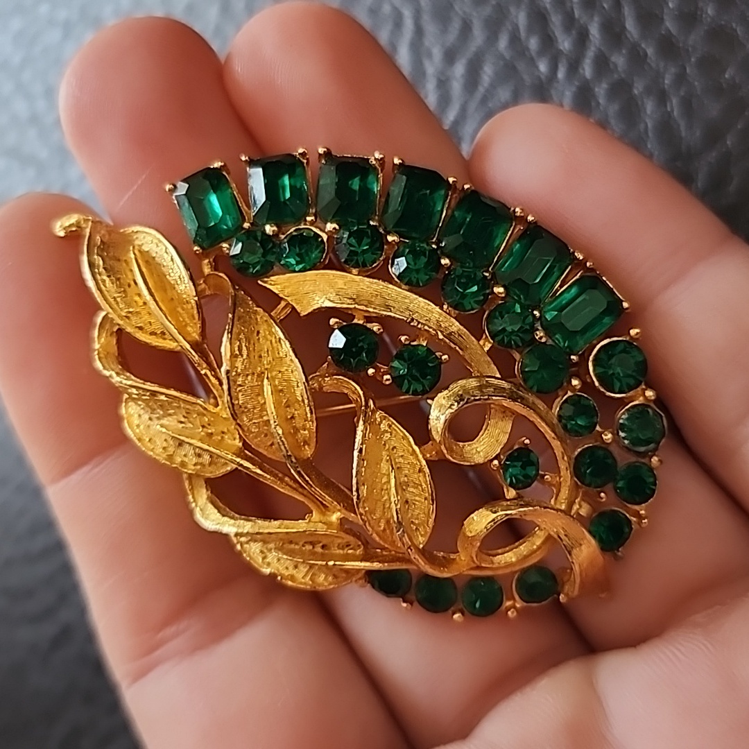 Vtg Mamselle Brooch 25$